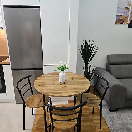 Aleksej Jahorina Apartment Pale