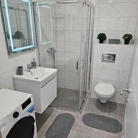 Aleksej Jahorina * Pale